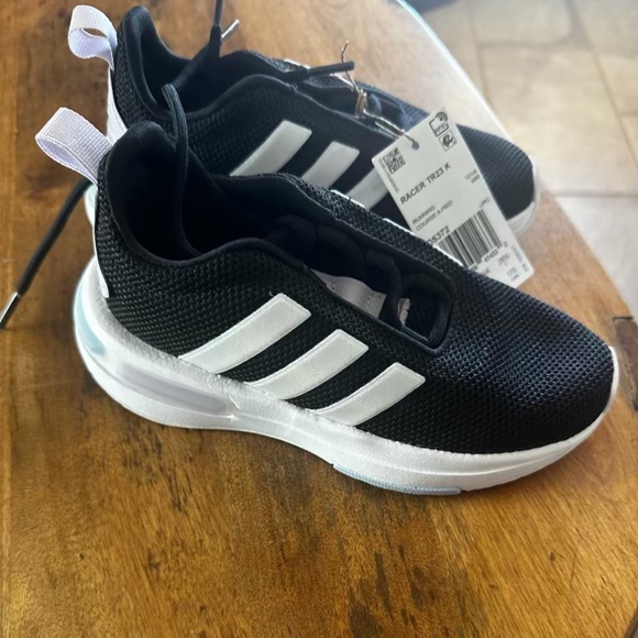 NWT Adidas Racer TR23 Sneaker - Kids' size 11. - Picture 2 of 5